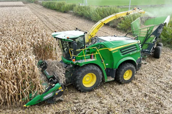 イアコーンの収穫風景